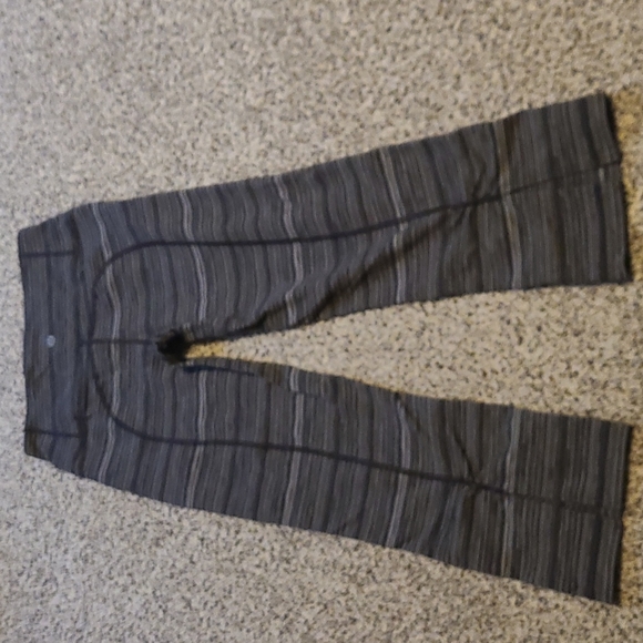 Lululemon crop capri leggings size 4 grey black - Picture 3 of 5
